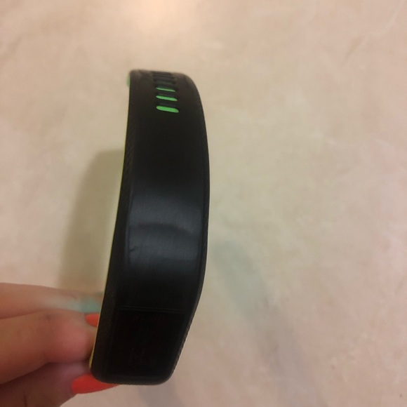 Garmin Vívosport Watch - Picture 8 of 16